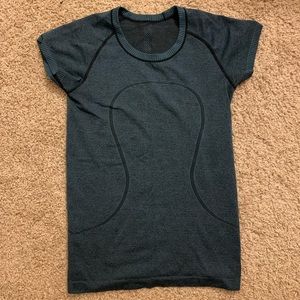 Lululemon heathered blue/green shirt size 6